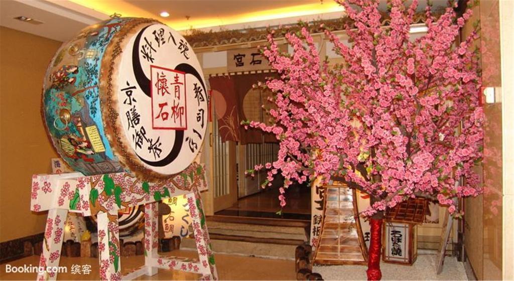 Overseas Chinese International Hotel Qingdao Eksteriør billede