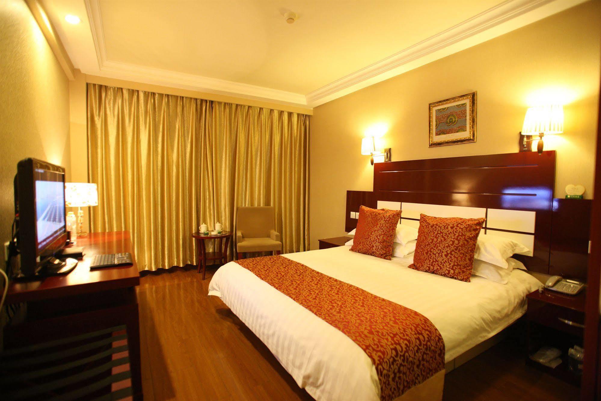 Overseas Chinese International Hotel Qingdao Eksteriør billede