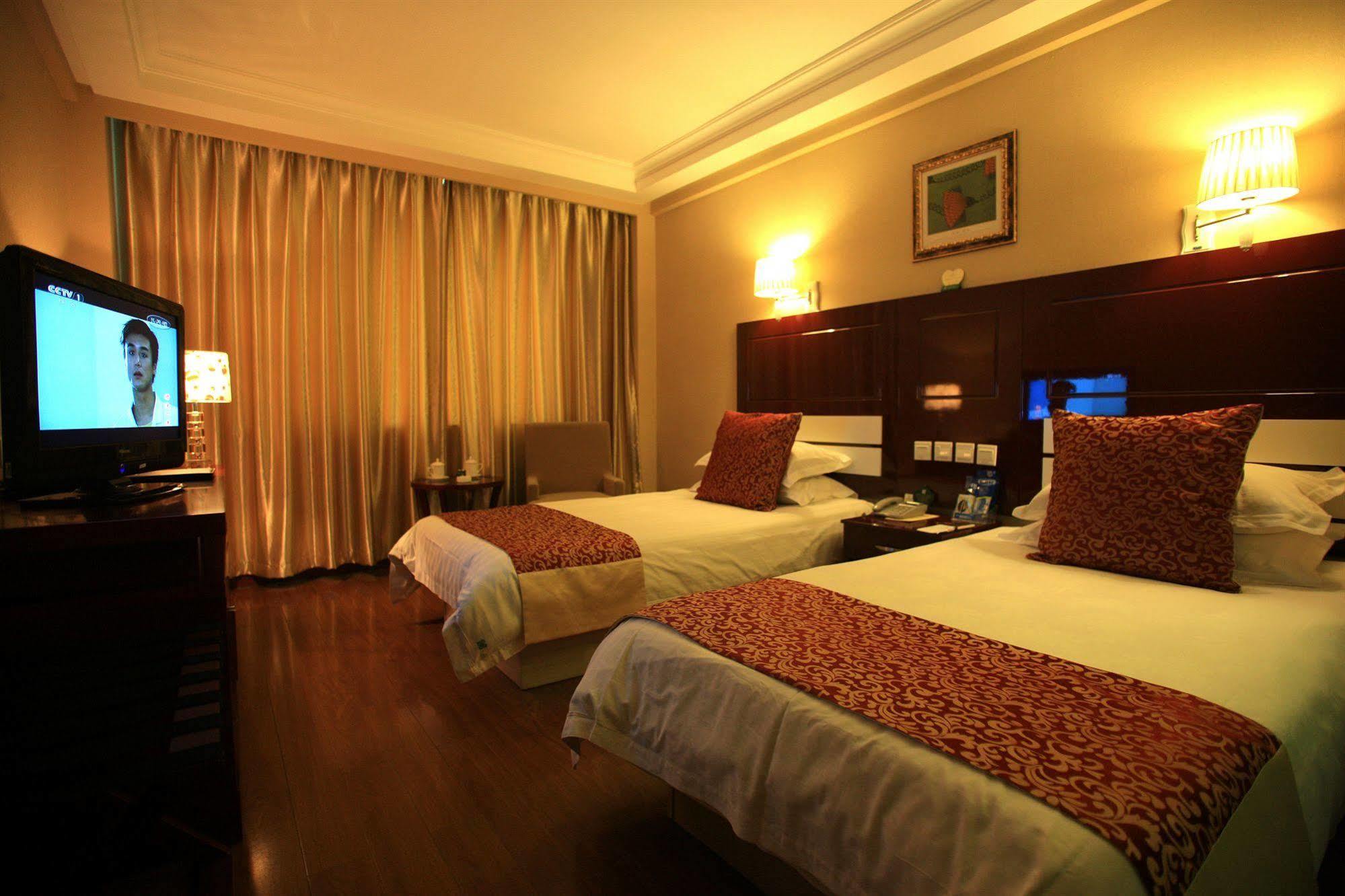 Overseas Chinese International Hotel Qingdao Eksteriør billede